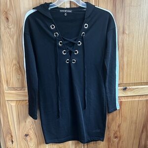 Almost Famous Black Lace-Up Sweatshirt with White Stripes size M